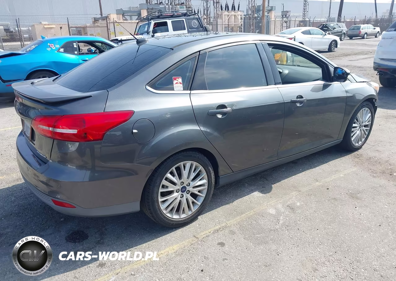 2017 Ford Focus Titanium VIN:1FADP3J28HL245627 - 4