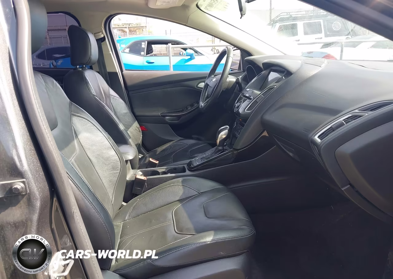2017 Ford Focus Titanium VIN:1FADP3J28HL245627 - 5