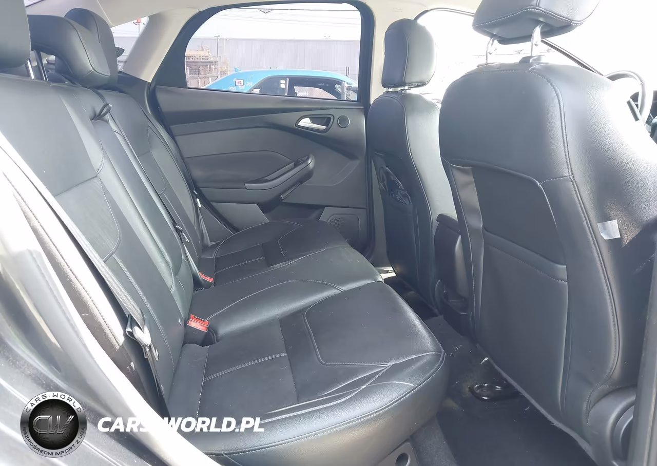 2017 Ford Focus Titanium VIN:1FADP3J28HL245627 - 8
