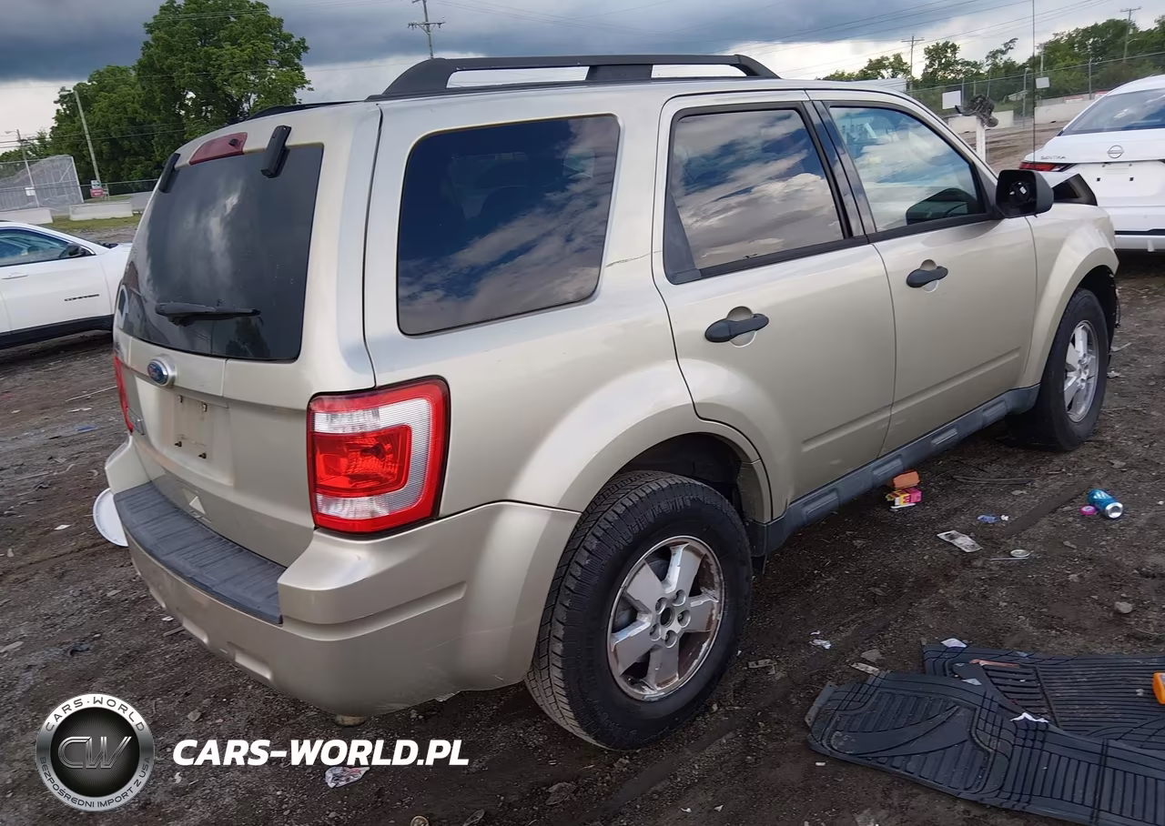 2010 Ford Escape Xlt VIN:1FMCU0D78AKB11342 - 4