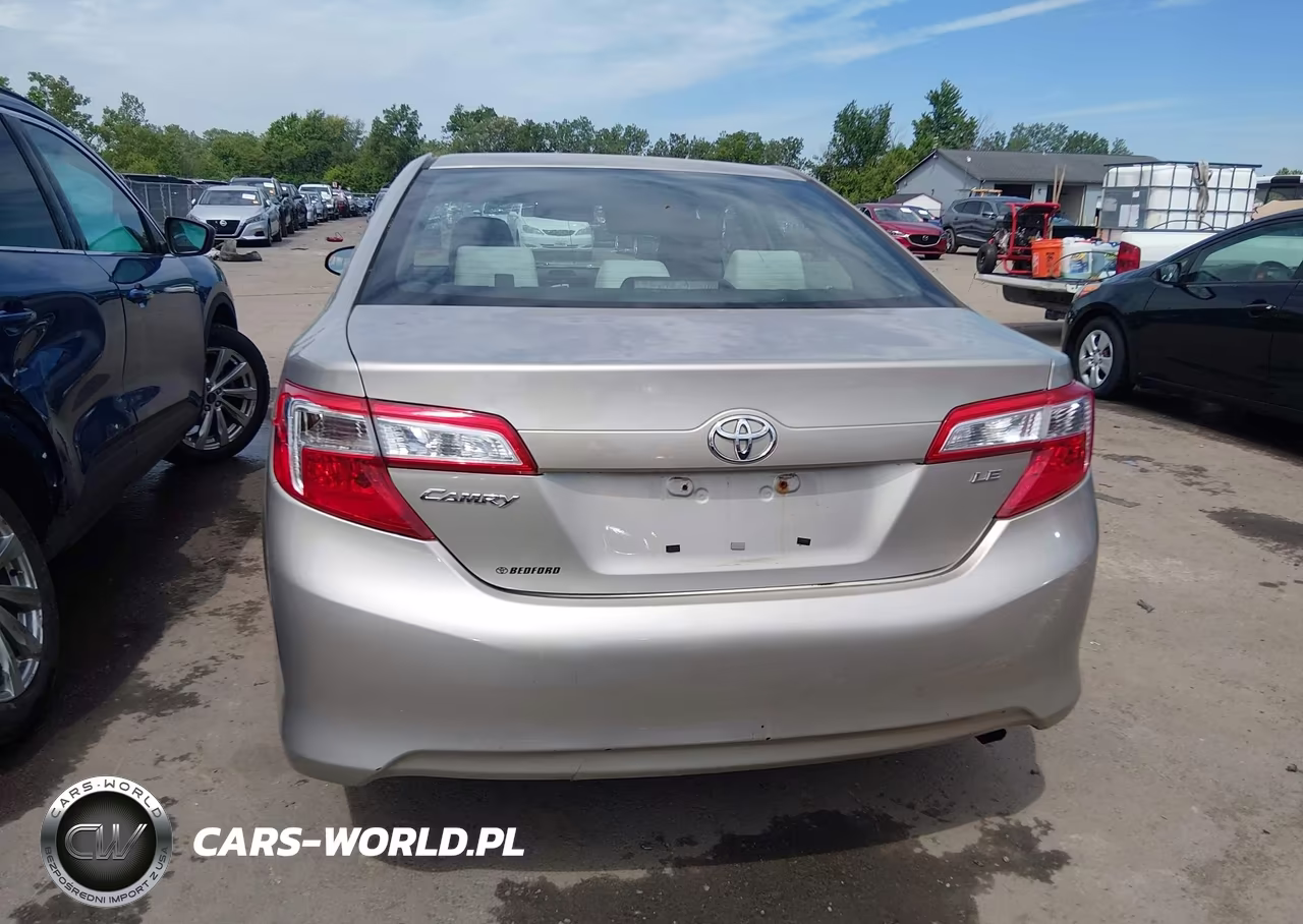 2014 Toyota Camry Le VIN:4T4BF1FK6ER360025 - 16