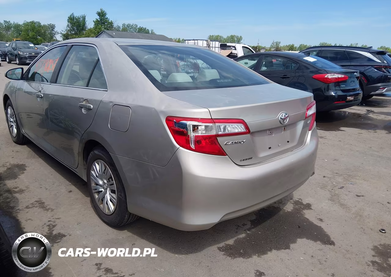 2014 Toyota Camry Le VIN:4T4BF1FK6ER360025 - 3