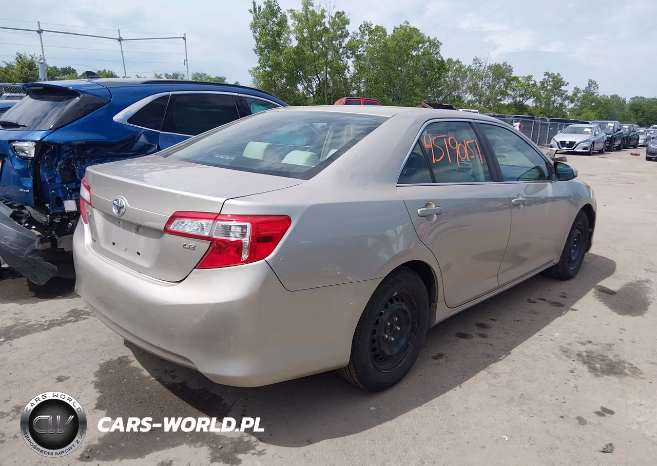 2014 Toyota Camry Le VIN:4T4BF1FK6ER360025 - 4