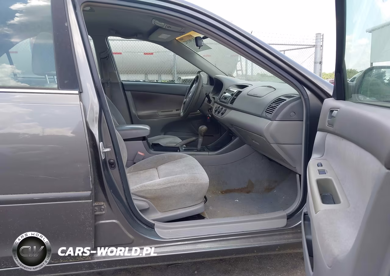 2003 Toyota Camry Le VIN:4T1BE32K23U666649 - 5