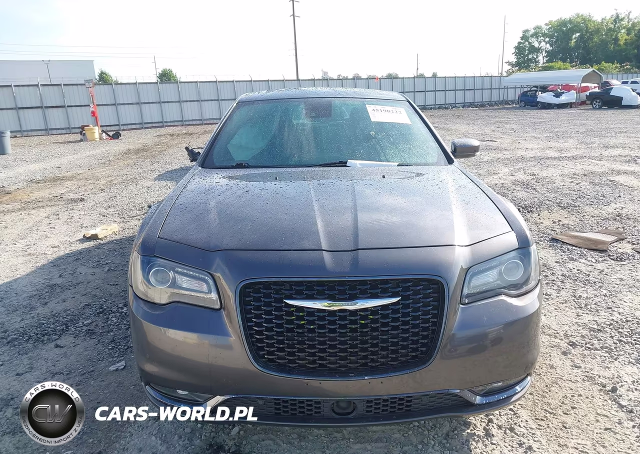2018 Chrysler 300 300S VIN:2C3CCABG8JH326070 - 12