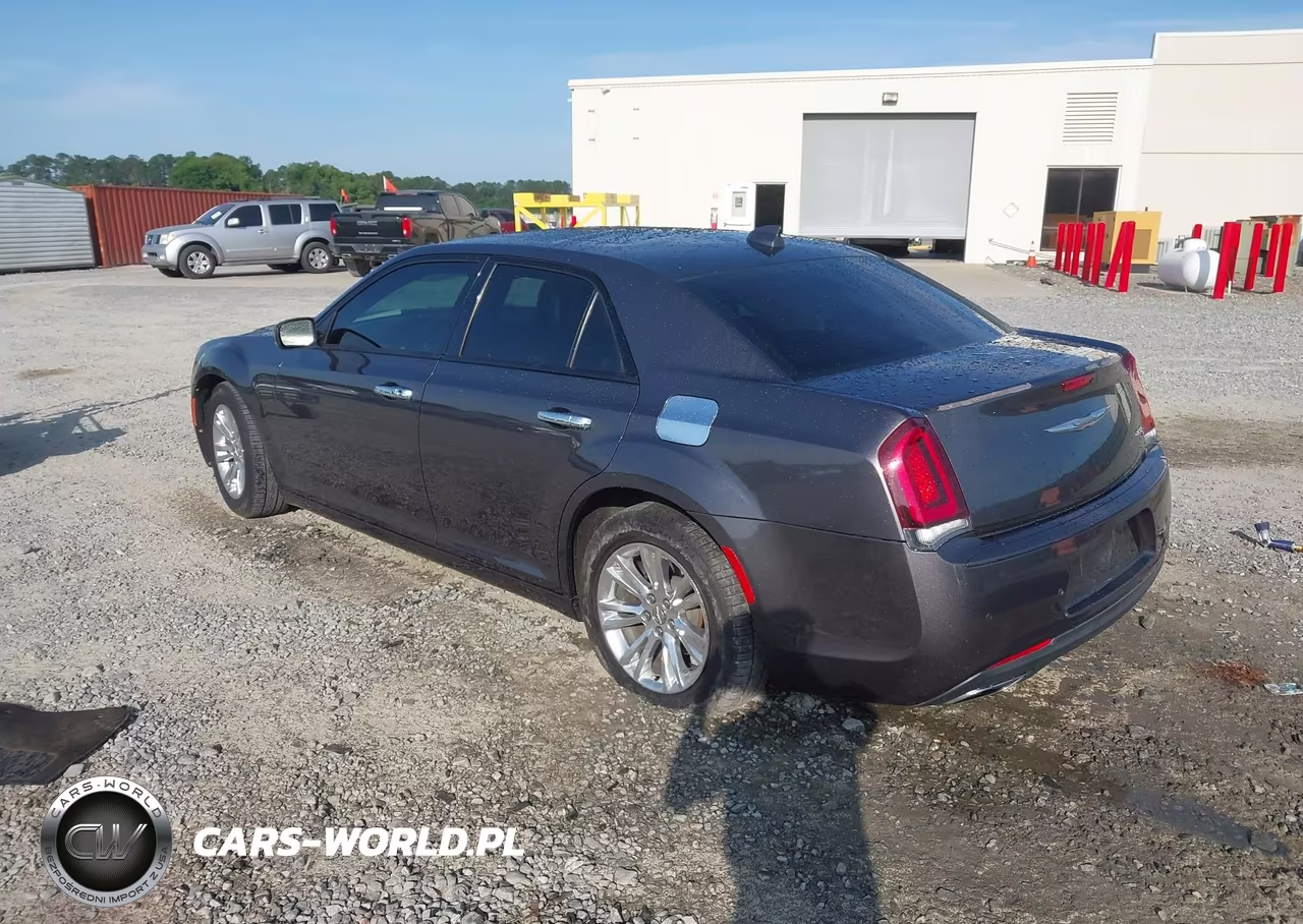 2018 Chrysler 300 300S VIN:2C3CCABG8JH326070 - 3