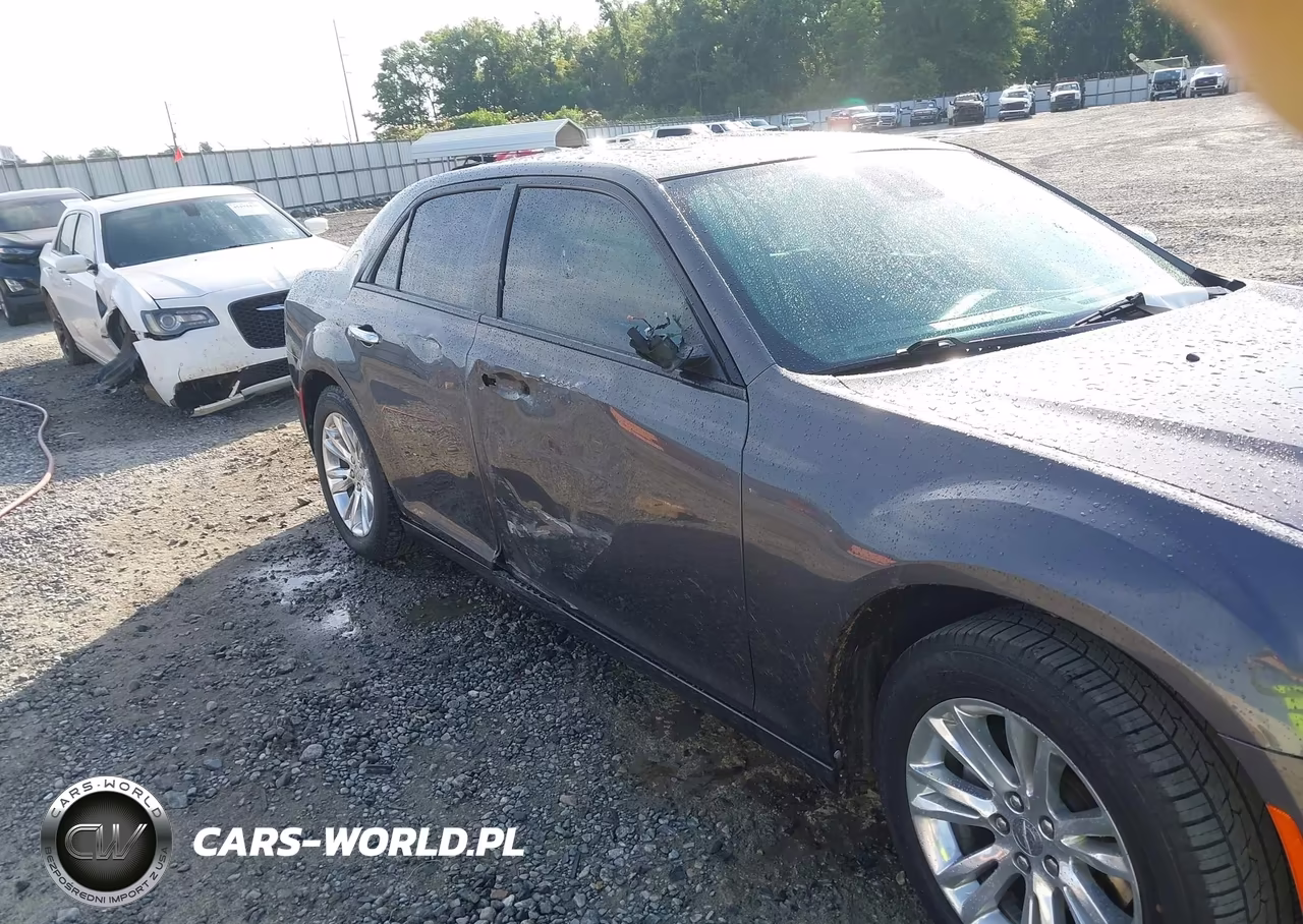 2018 Chrysler 300 300S VIN:2C3CCABG8JH326070 - 6