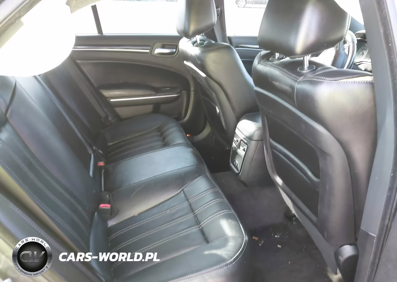2018 Chrysler 300 300S VIN:2C3CCABG8JH326070 - 8