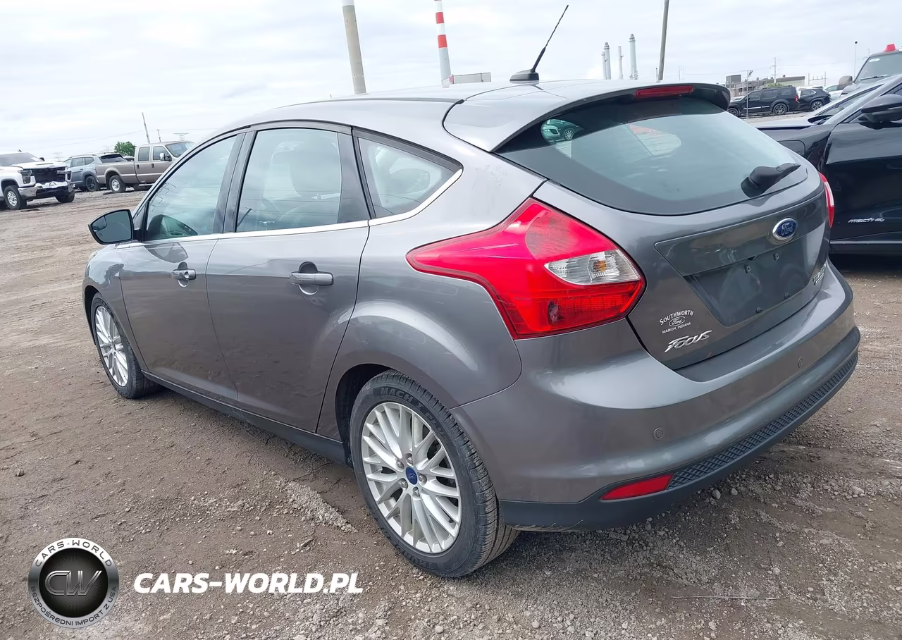 2014 Ford Focus Titanium VIN:1FADP3N26EL380739 - 3