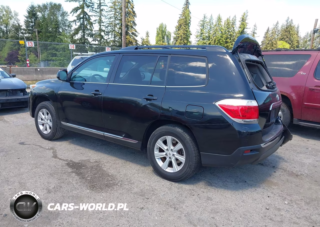 2011 Toyota Highlander Base V6 VIN:5TDBK3EH2BS063734 - 3