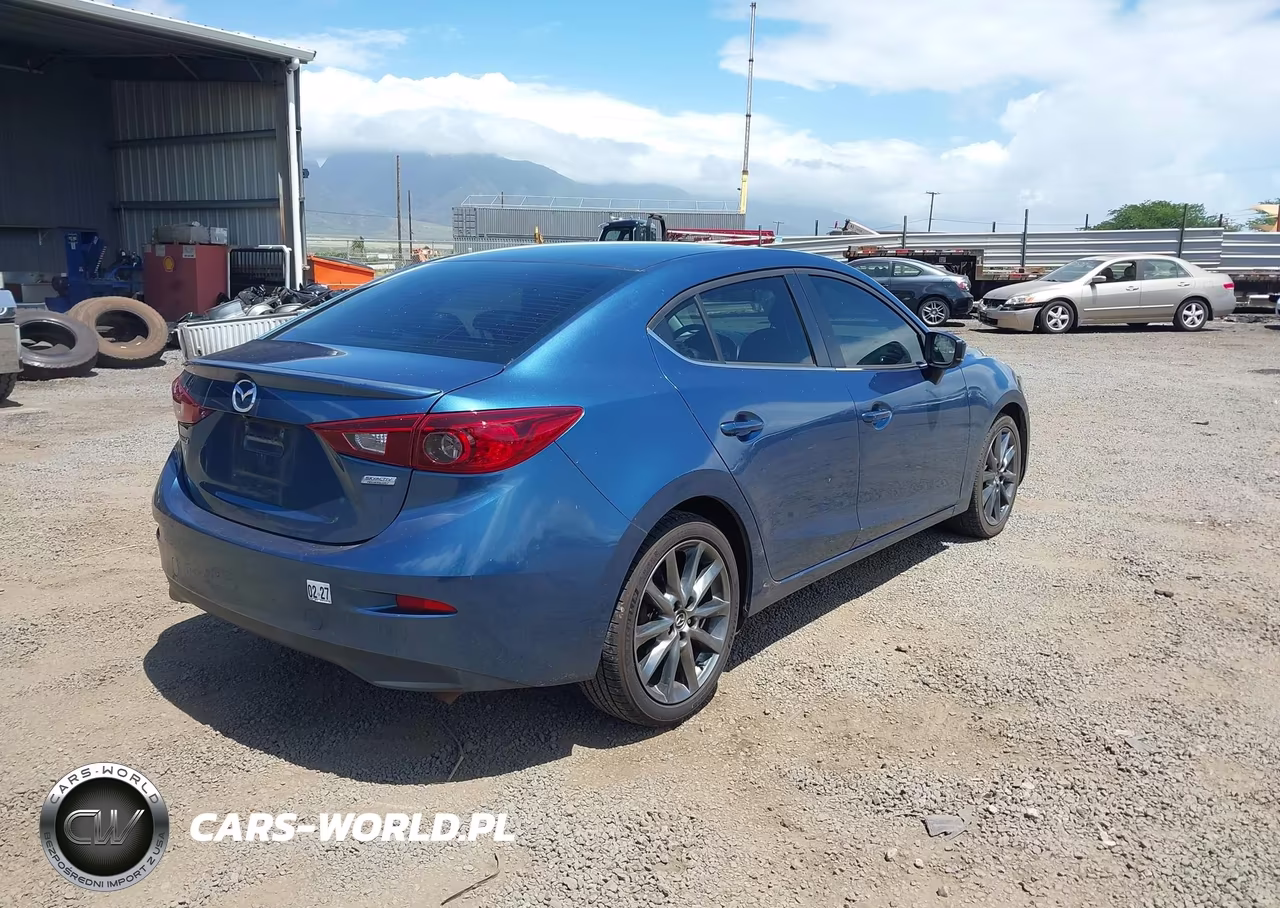 2018 Mazda Mazda3 Touring VIN:3MZBN1V34JM204363 - 4