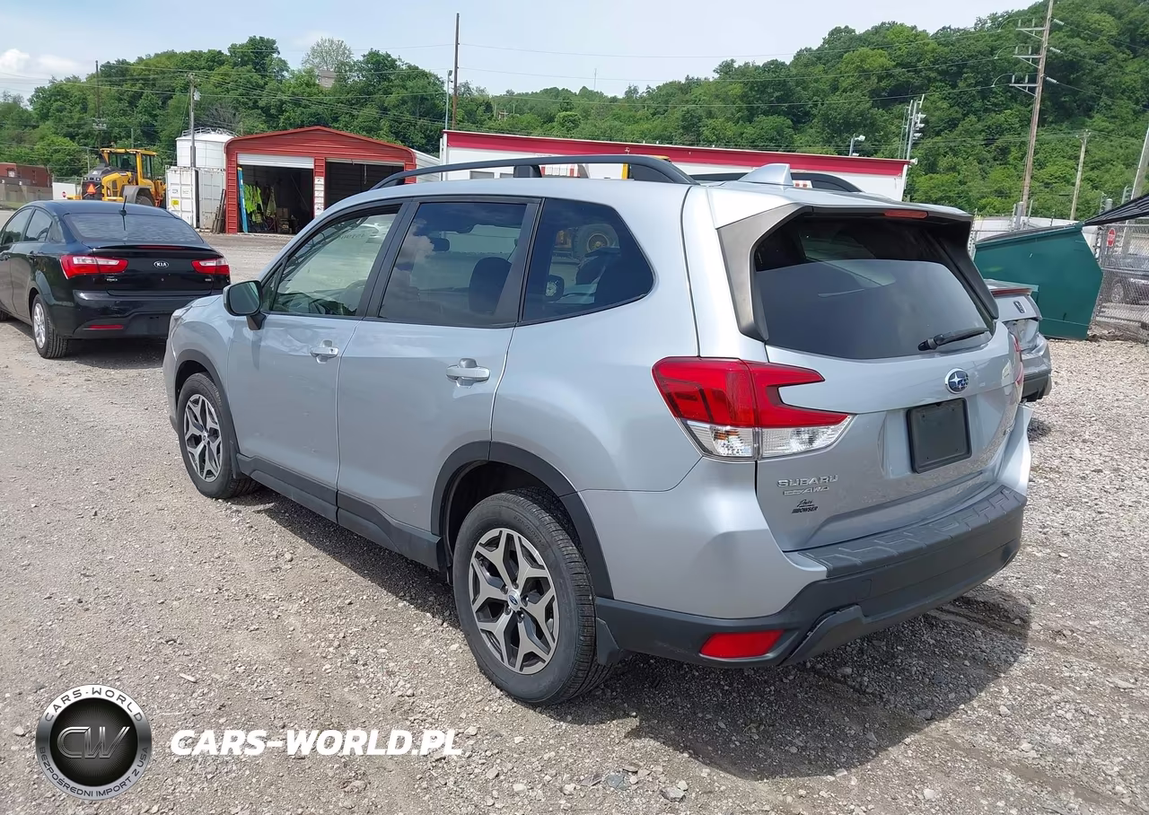 2020 Subaru Forester Premium VIN:JF2SKAGC8LH496469 - 3