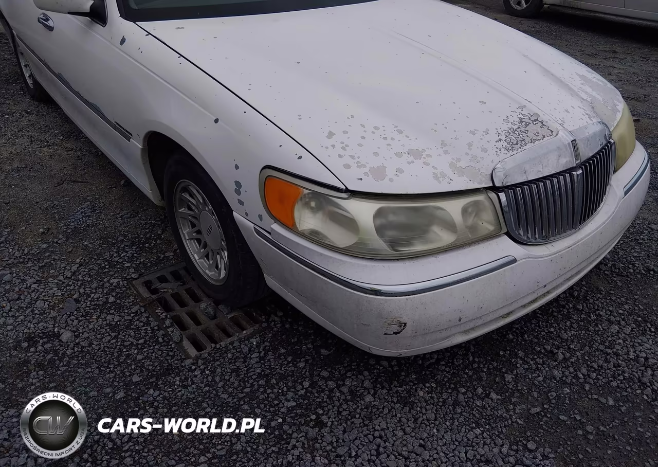 1999 Lincoln Town Car Executive VIN:1LNHM81W6XY706020 - 13
