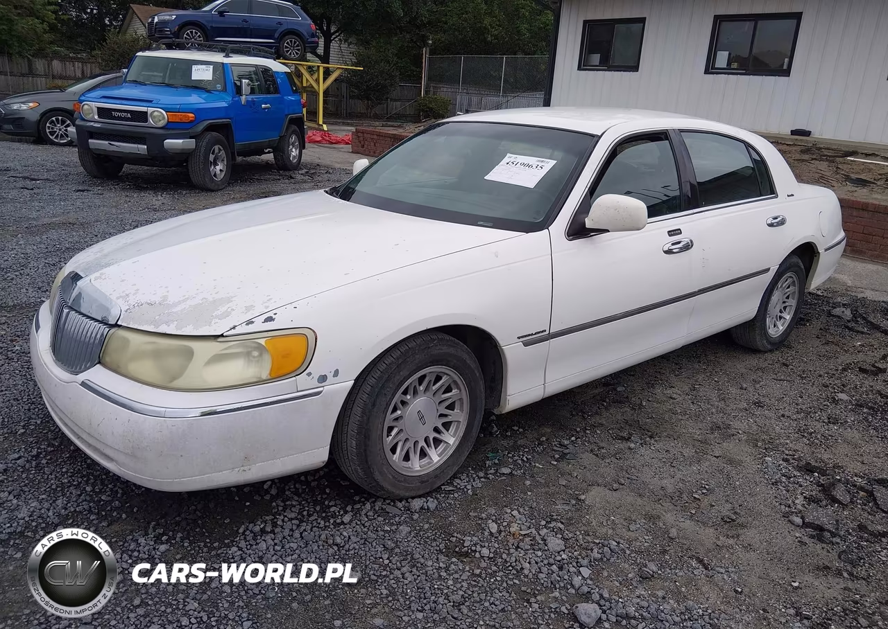 1999 Lincoln Town Car Executive VIN:1LNHM81W6XY706020 - 2
