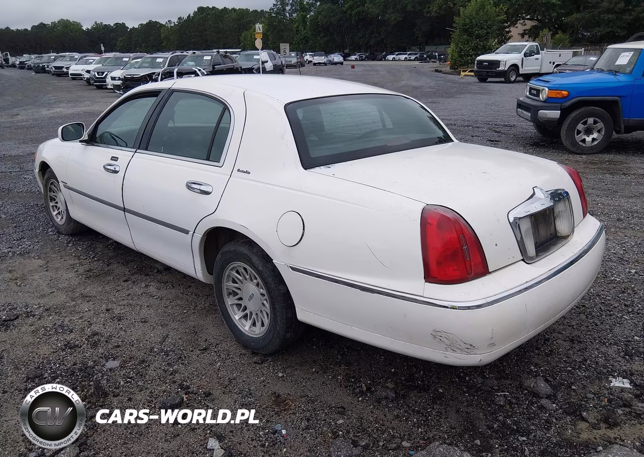 1999 Lincoln Town Car Executive VIN:1LNHM81W6XY706020 - 3