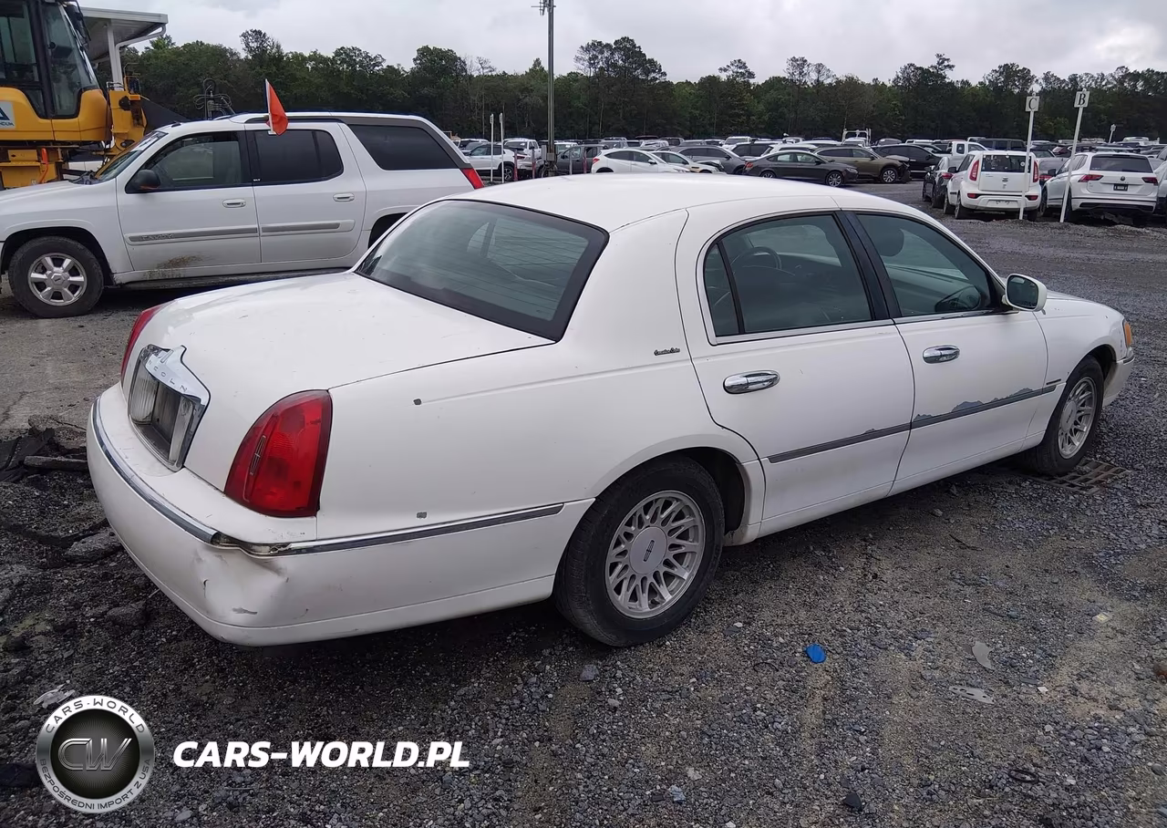 1999 Lincoln Town Car Executive VIN:1LNHM81W6XY706020 - 4