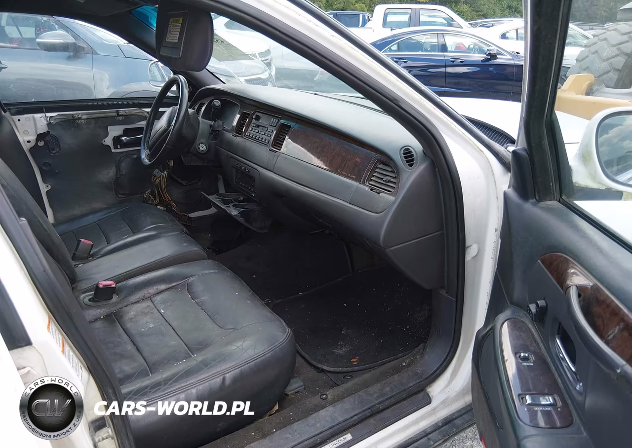 1999 Lincoln Town Car Executive VIN:1LNHM81W6XY706020 - 5