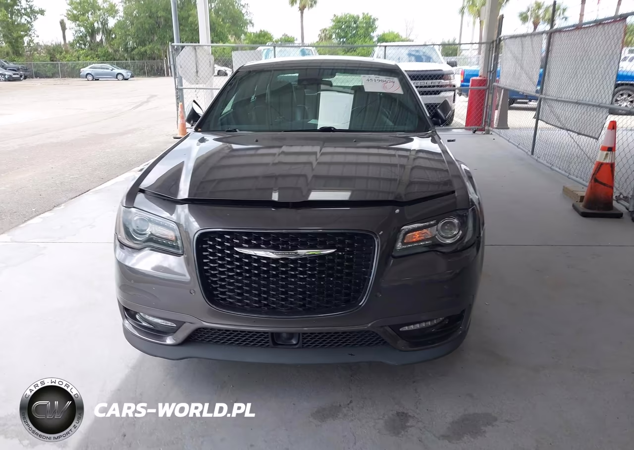 2018 Chrysler 300 300S VIN:2C3CCABGXJH296327 - 12