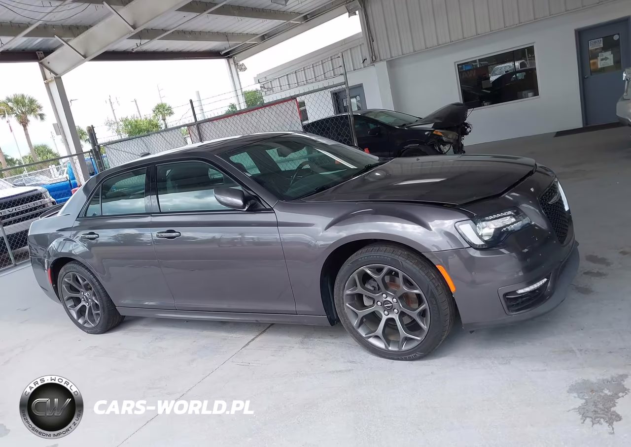2018 Chrysler 300 300S VIN:2C3CCABGXJH296327 - 13