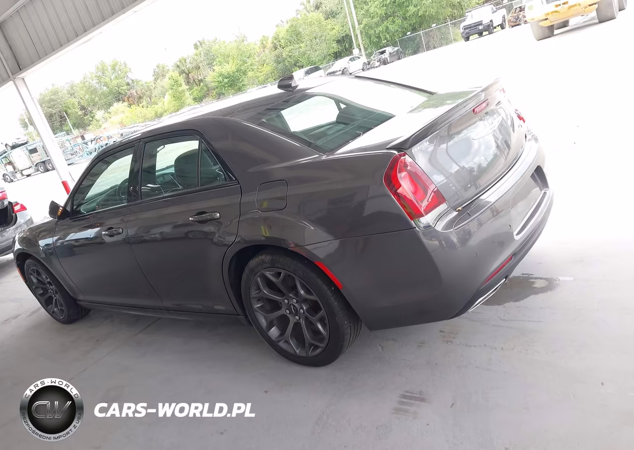 2018 Chrysler 300 300S VIN:2C3CCABGXJH296327 - 14