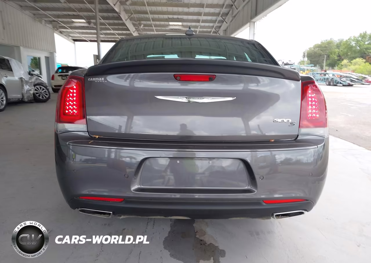 2018 Chrysler 300 300S VIN:2C3CCABGXJH296327 - 16