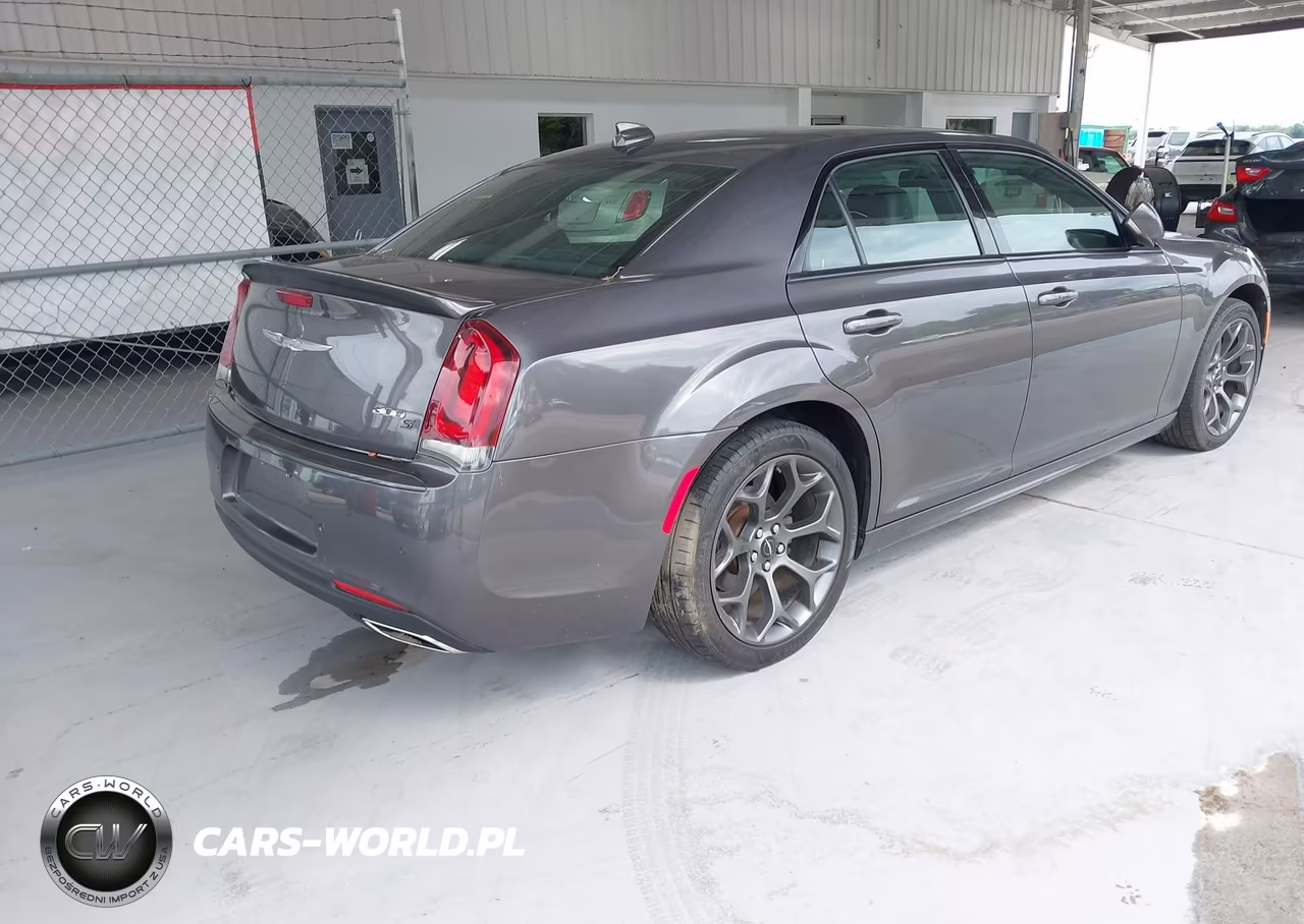 2018 Chrysler 300 300S VIN:2C3CCABGXJH296327 - 4