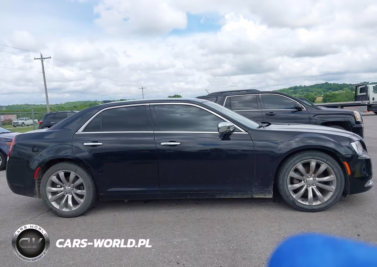 2019 Chrysler 300 Limited VIN:2C3CCAEG7KH697427 - 13