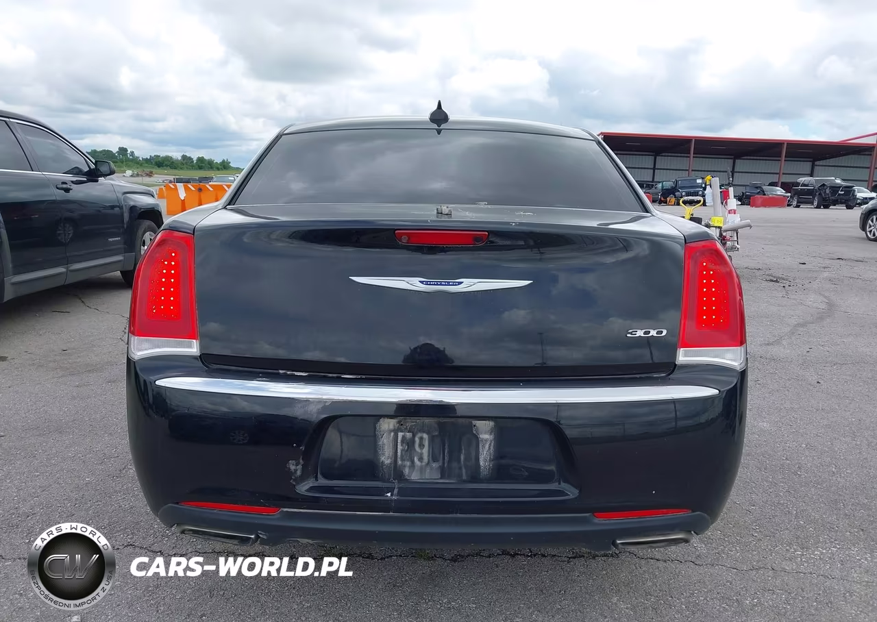 2019 Chrysler 300 Limited VIN:2C3CCAEG7KH697427 - 16