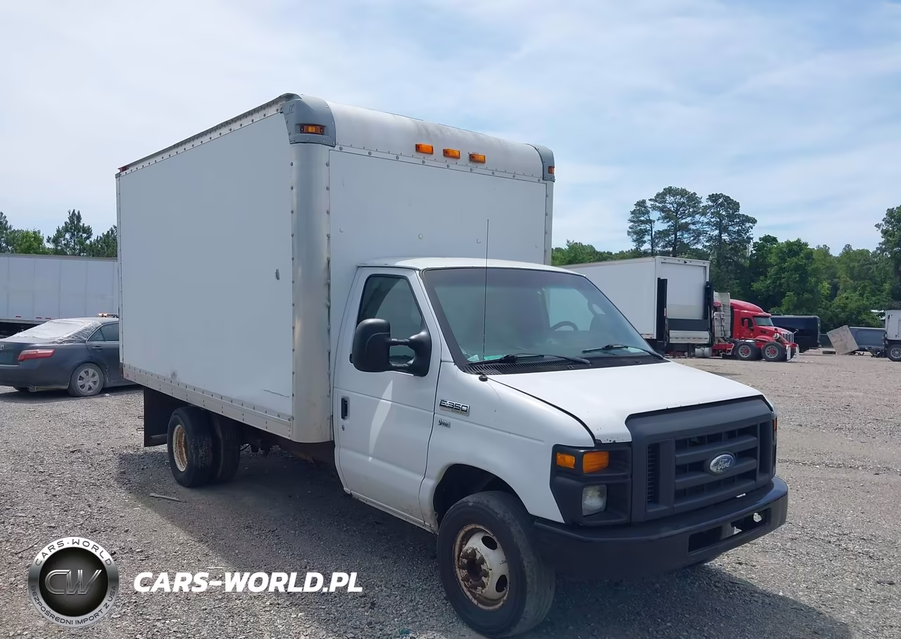2014 Ford E-350 Cutaway