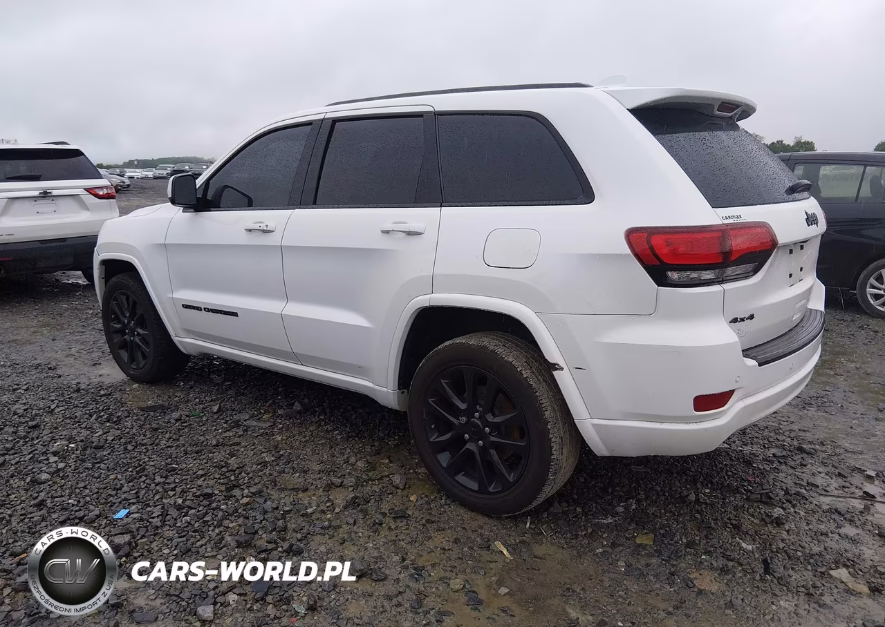 2017 Jeep Grand Cherokee Altitude 4X4 VIN:1C4RJFAG9HC911067 - 3