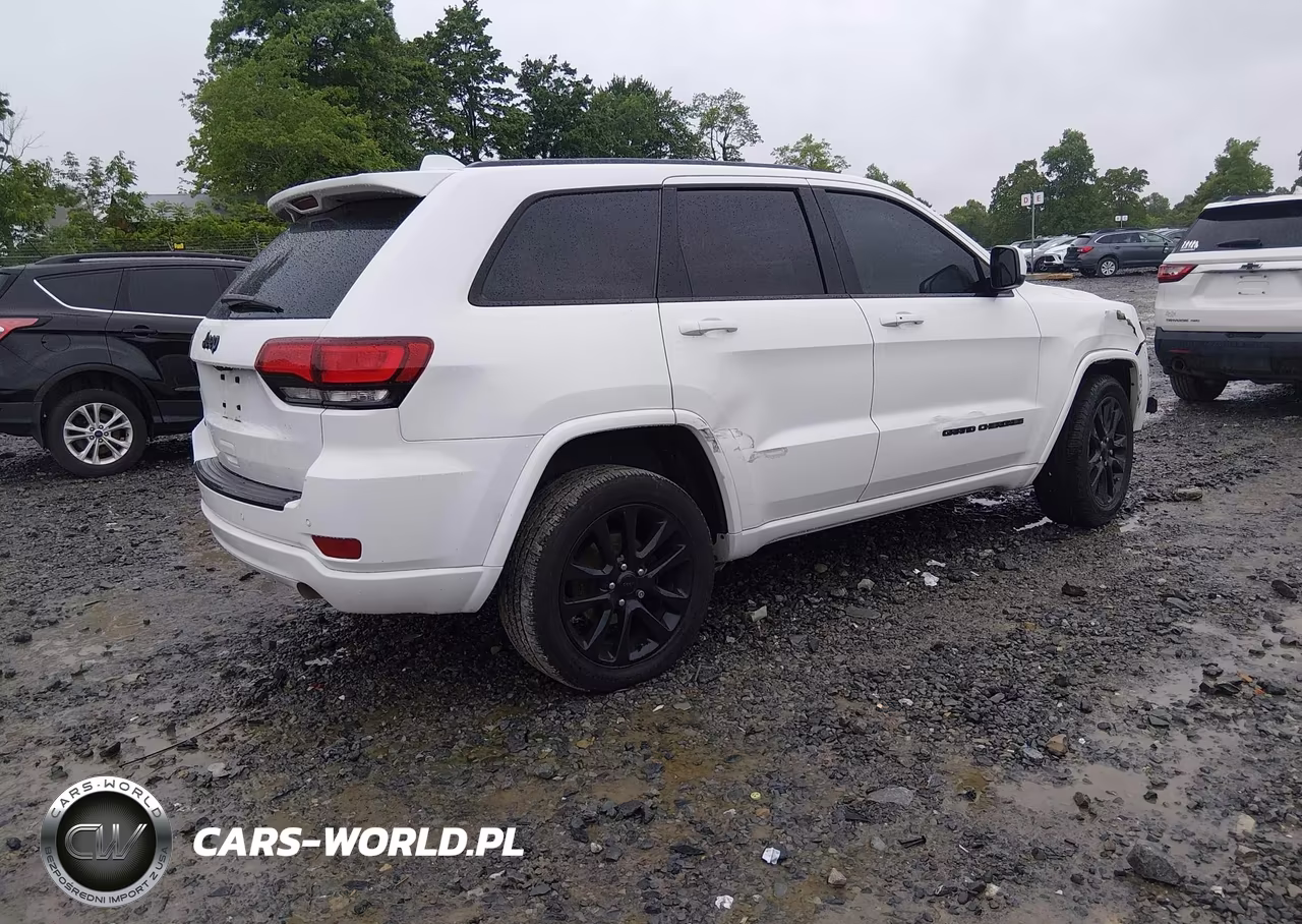 2017 Jeep Grand Cherokee Altitude 4X4 VIN:1C4RJFAG9HC911067 - 4