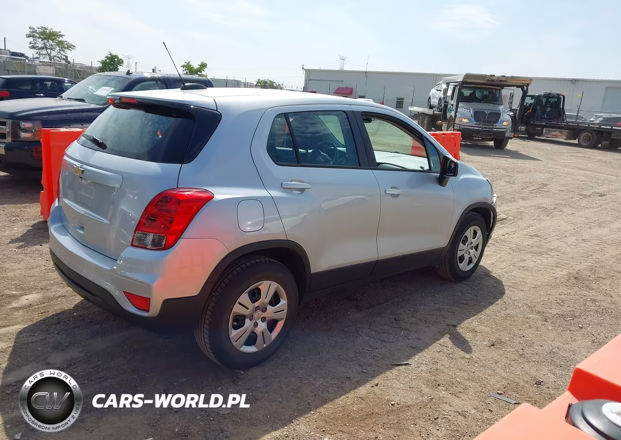 2018 Chevrolet Trax Ls VIN:KL7CJKSB0JB544232 - 4