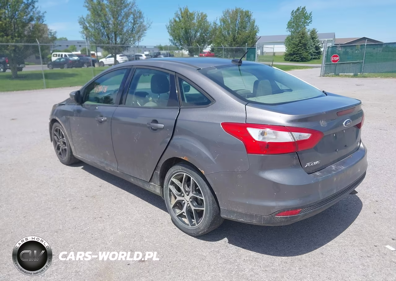2012 Ford Focus Se VIN:1FAHP3F29CL152599 - 3