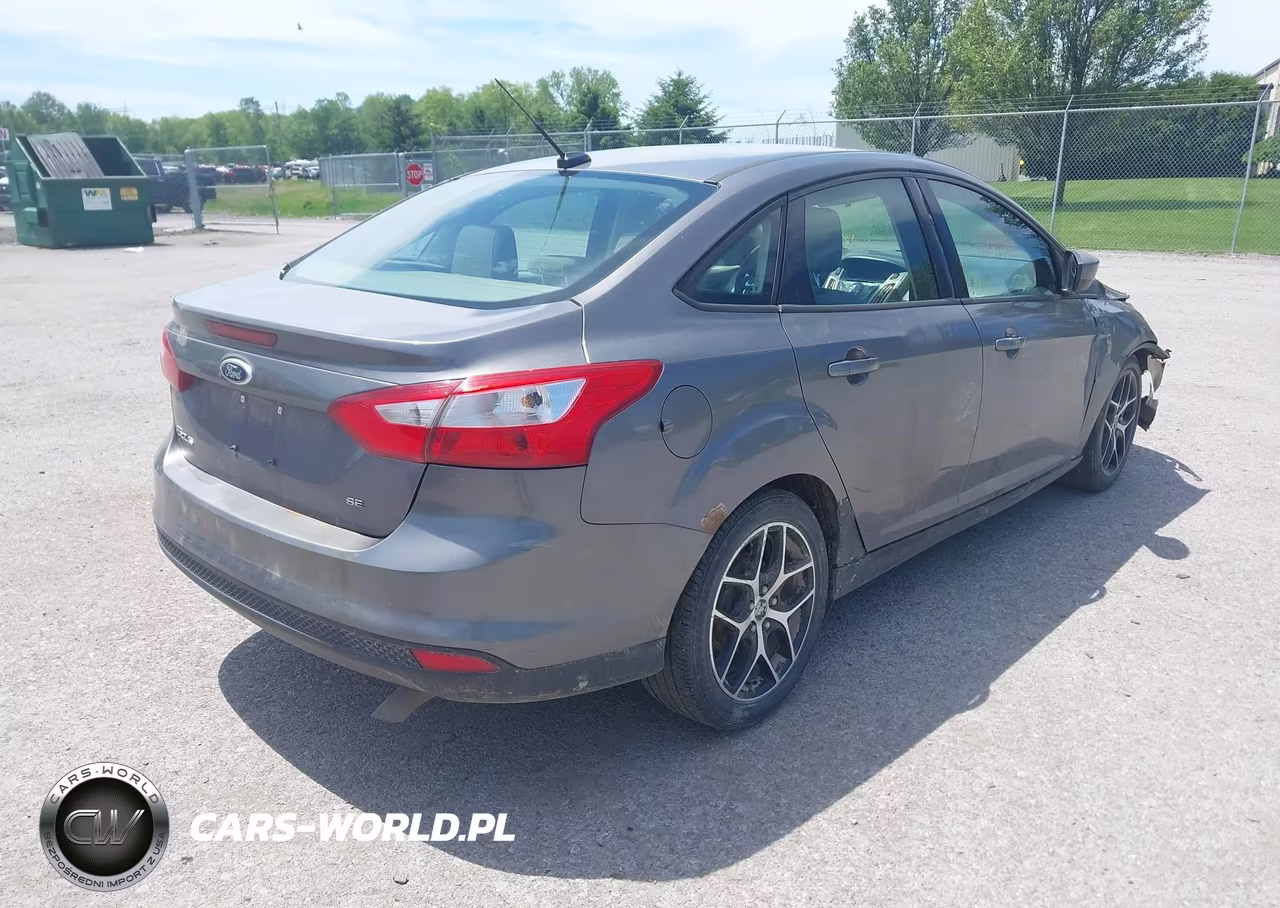 2012 Ford Focus Se VIN:1FAHP3F29CL152599 - 4