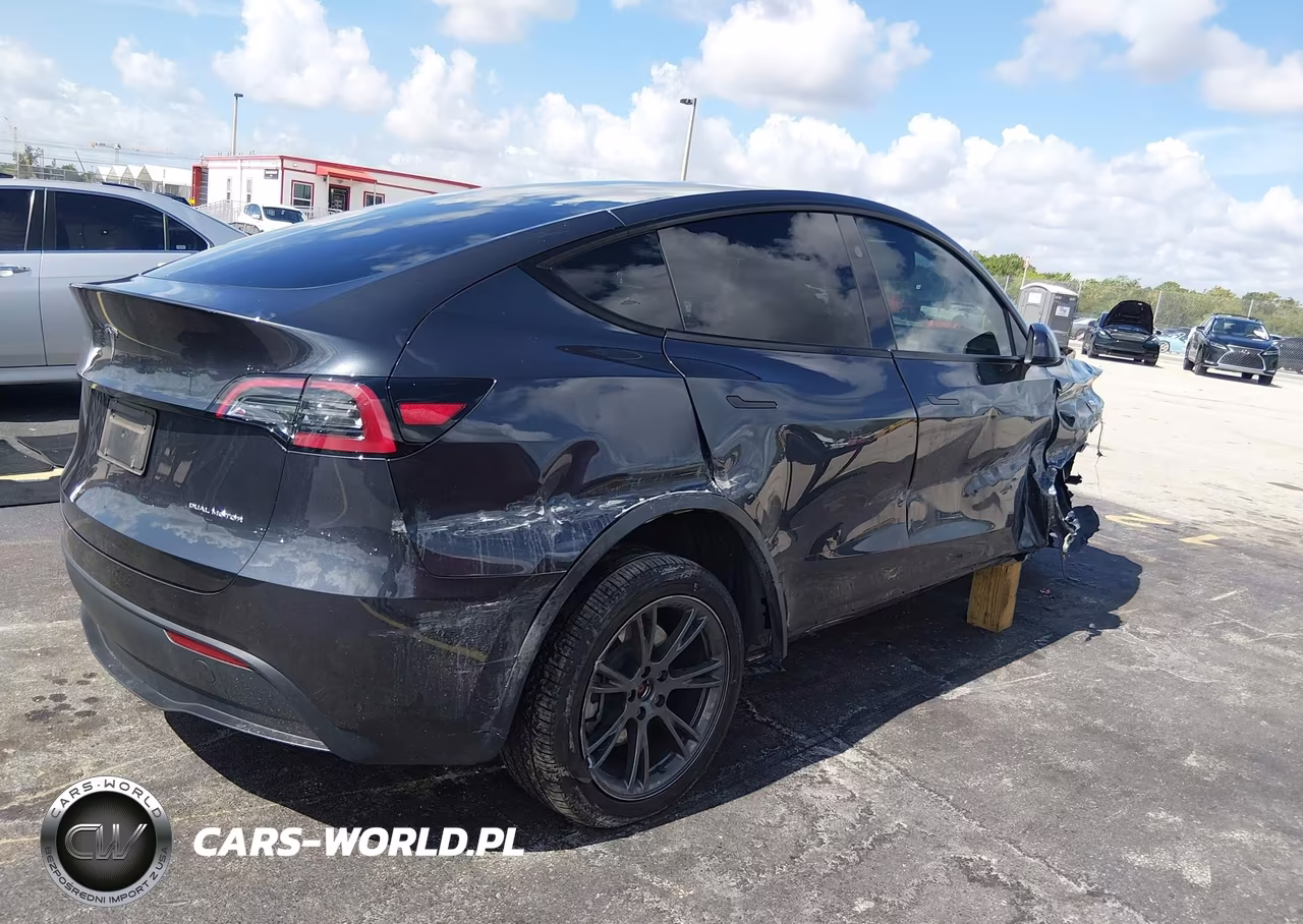 2024 Tesla Model Y Long Range Dual Motor All-Wheel Drive VIN:7SAYGDEE4RA302562 - 4