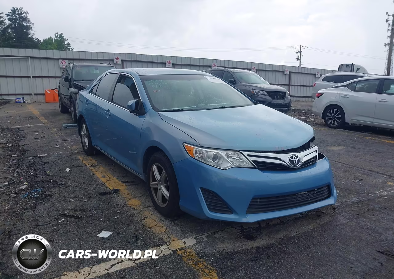 2014 Toyota Camry Le – zdjęcie 1 z 18