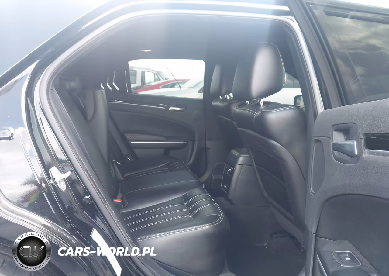 2023 Chrysler 300 300S VIN:2C3CCABG0PH561166 - 8