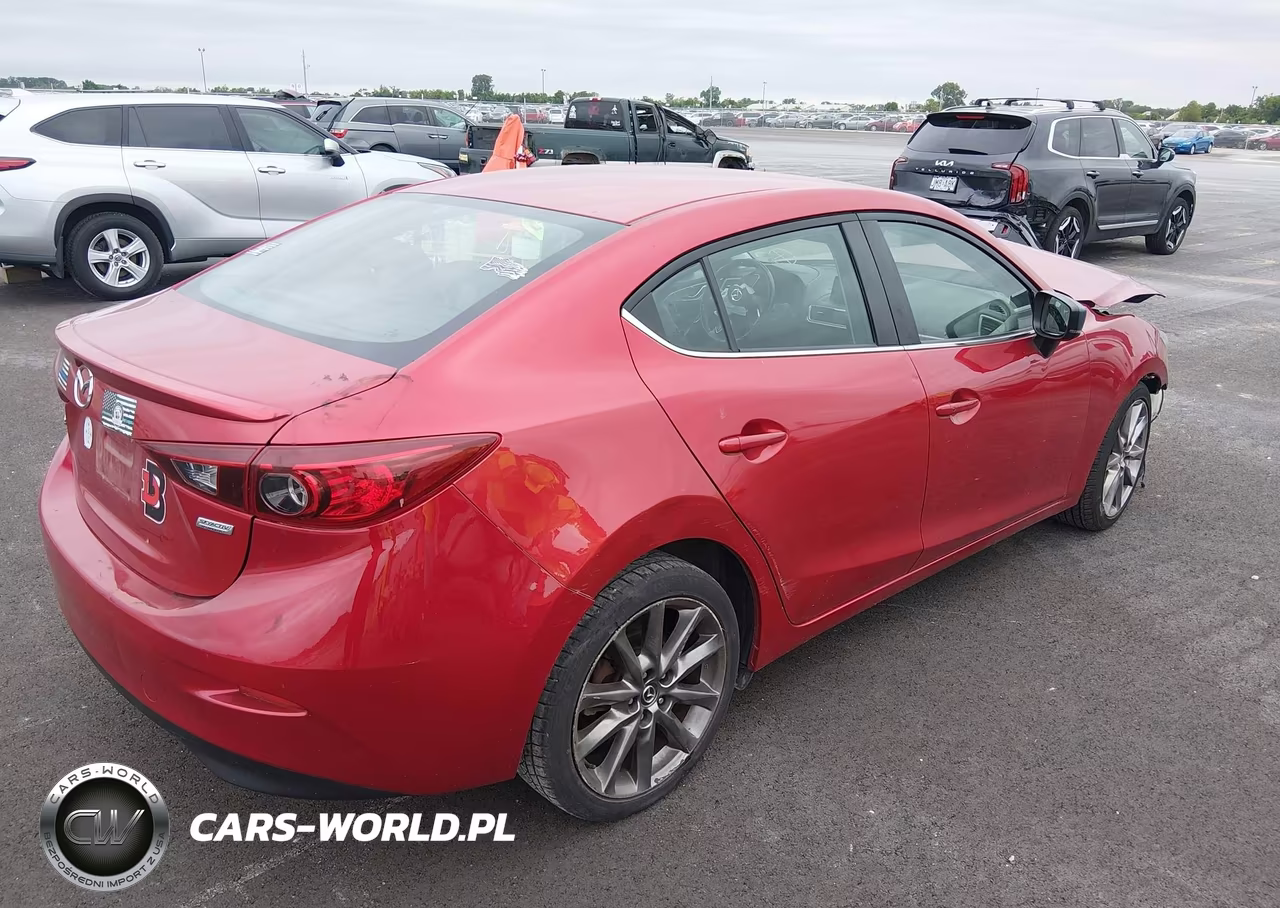 2018 Mazda Mazda3 Touring VIN:3MZBN1V3XJM209941 - 4