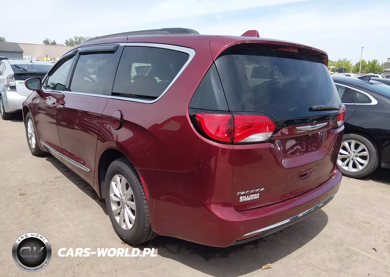 2017 Chrysler Pacifica Touring-L VIN:2C4RC1BG6HR688389 - 3