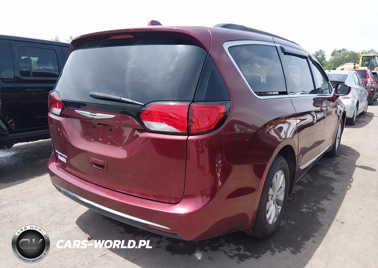 2017 Chrysler Pacifica Touring-L VIN:2C4RC1BG6HR688389 - 4