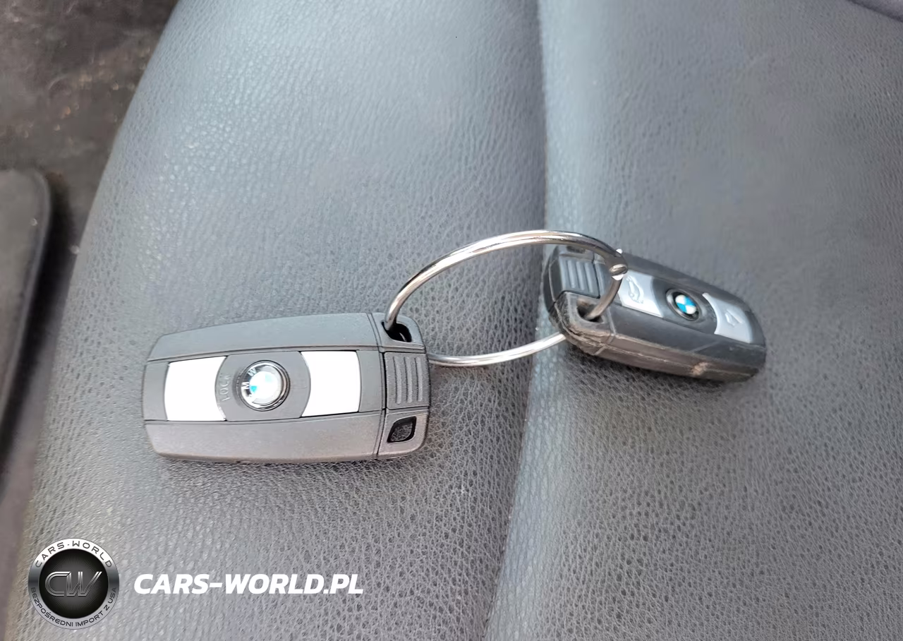 2014 BMW X1 xDrive28I VIN:WBAVL1C50EVY22220 - 11