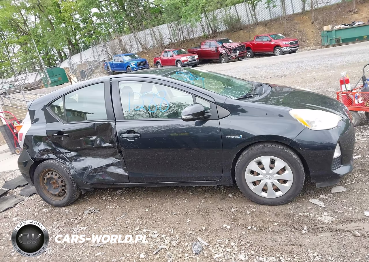 2013 Toyota Prius C Two VIN:JTDKDTB32D1552170 - 14