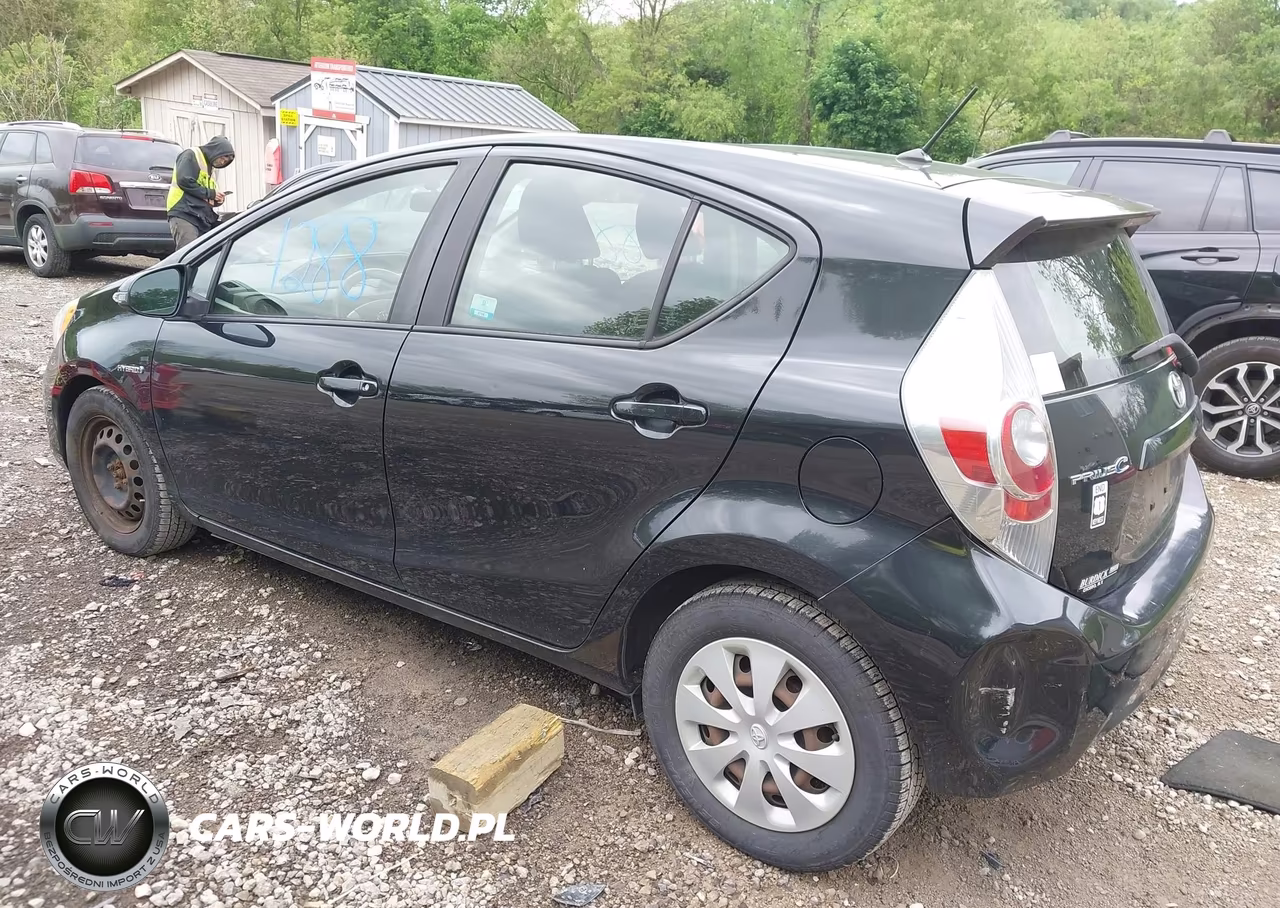 2013 Toyota Prius C Two VIN:JTDKDTB32D1552170 - 3