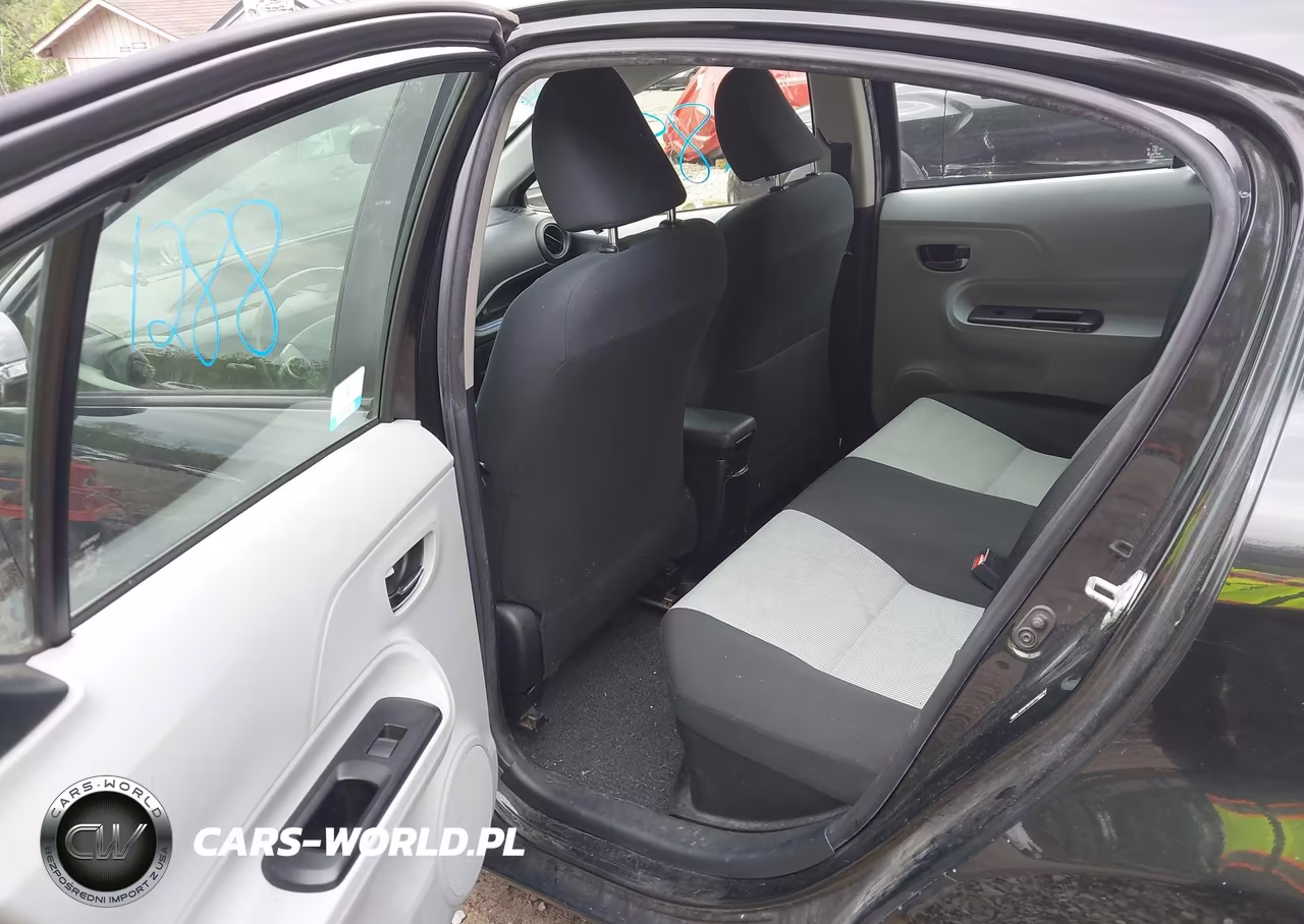 2013 Toyota Prius C Two VIN:JTDKDTB32D1552170 - 8