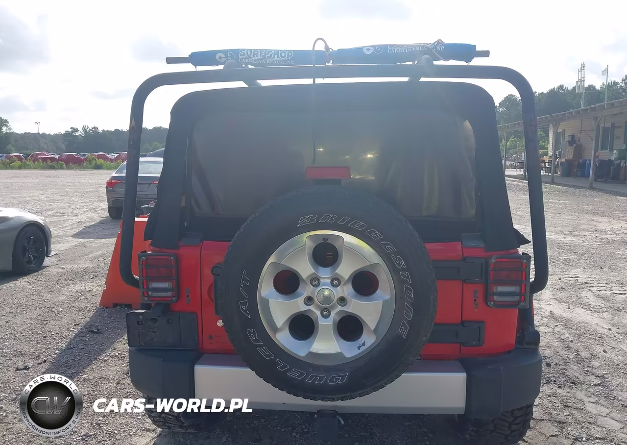 2015 Jeep Wrangler Unlimited Sahara VIN:1C4BJWEG3FL556308 - 16