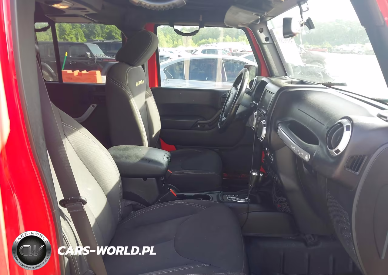 2015 Jeep Wrangler Unlimited Sahara VIN:1C4BJWEG3FL556308 - 5