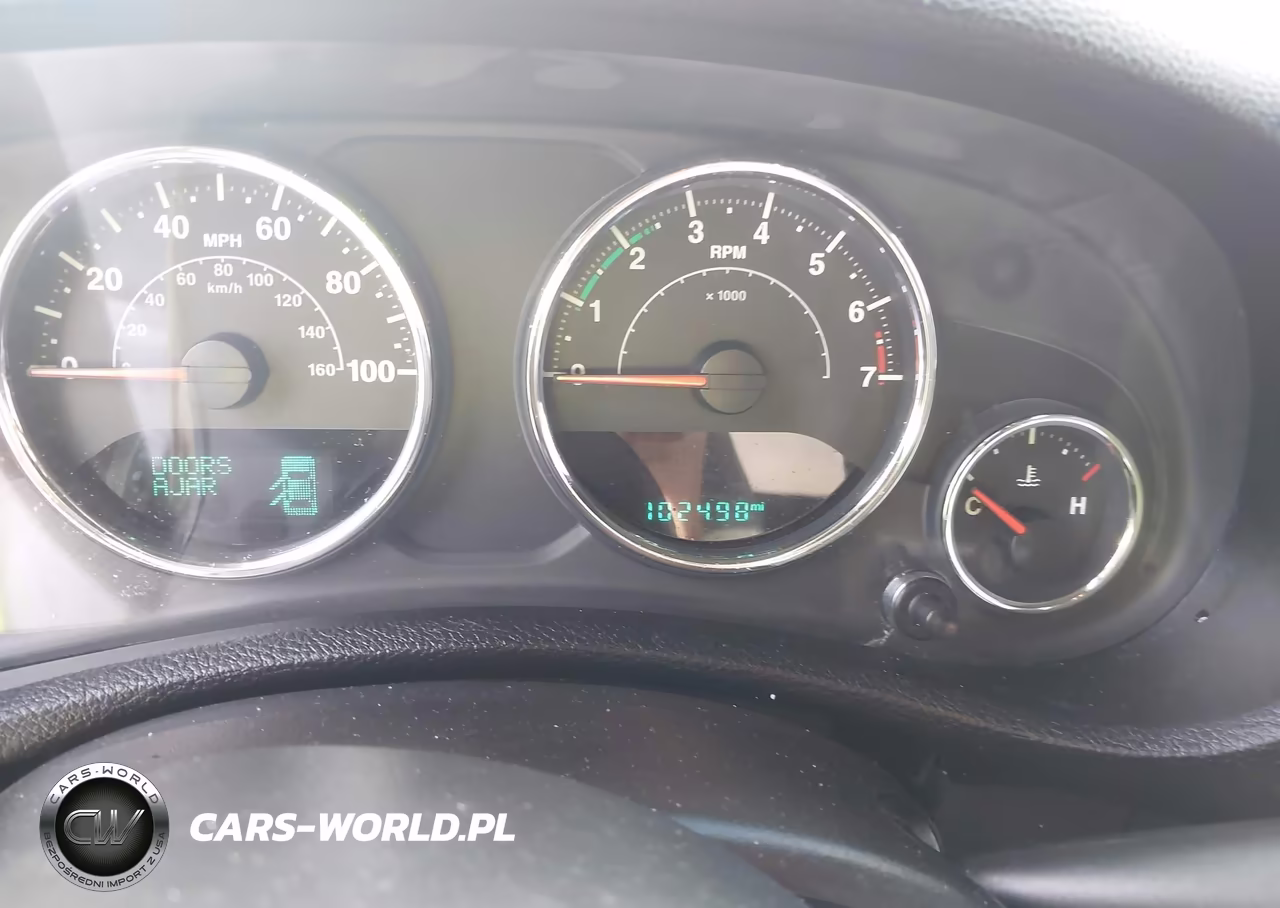 2015 Jeep Wrangler Unlimited Sahara VIN:1C4BJWEG3FL556308 - 7