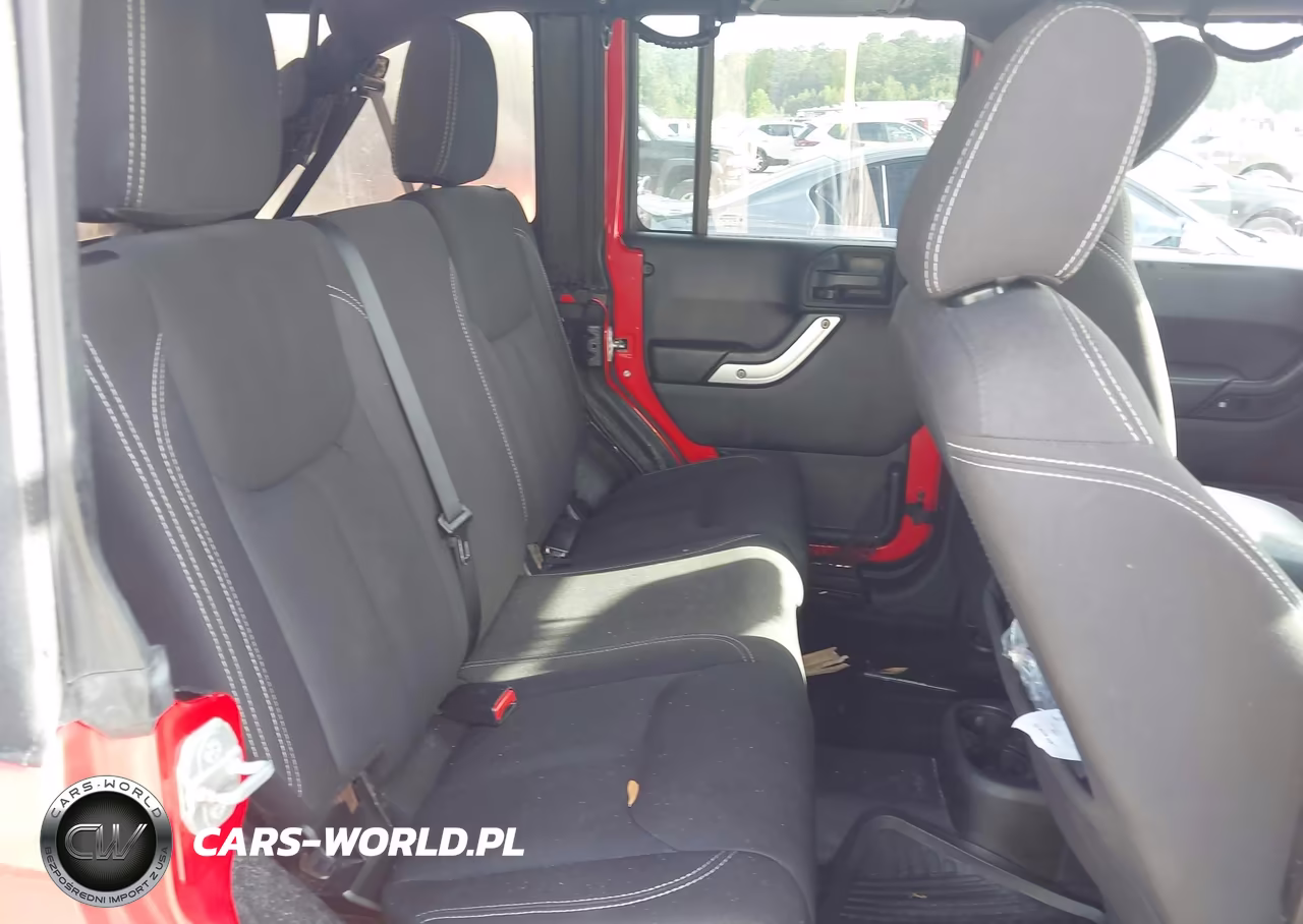 2015 Jeep Wrangler Unlimited Sahara VIN:1C4BJWEG3FL556308 - 8