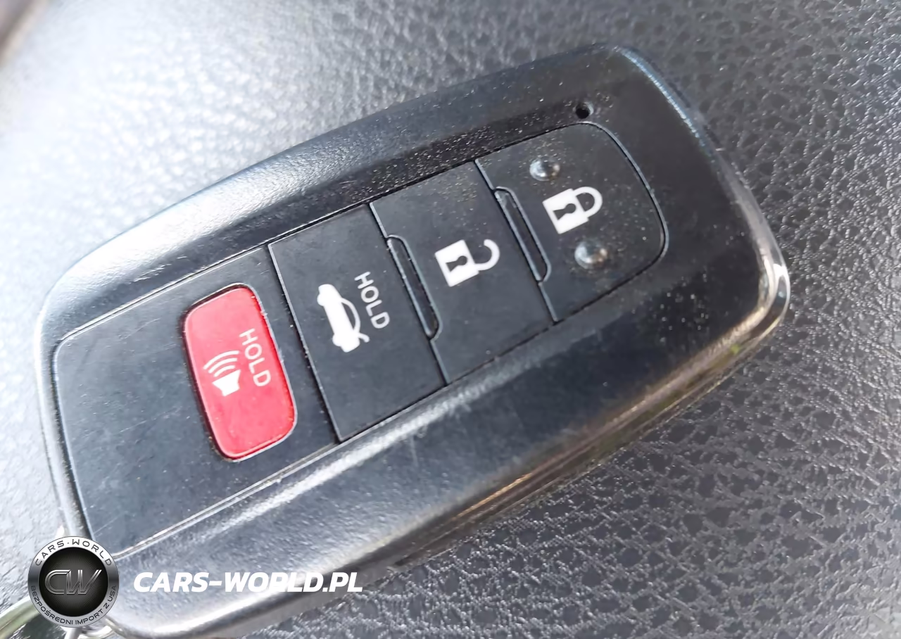 2022 Toyota Camry Nightshade Edition Hybrid VIN:4T1G31AK3NU040662 - 11