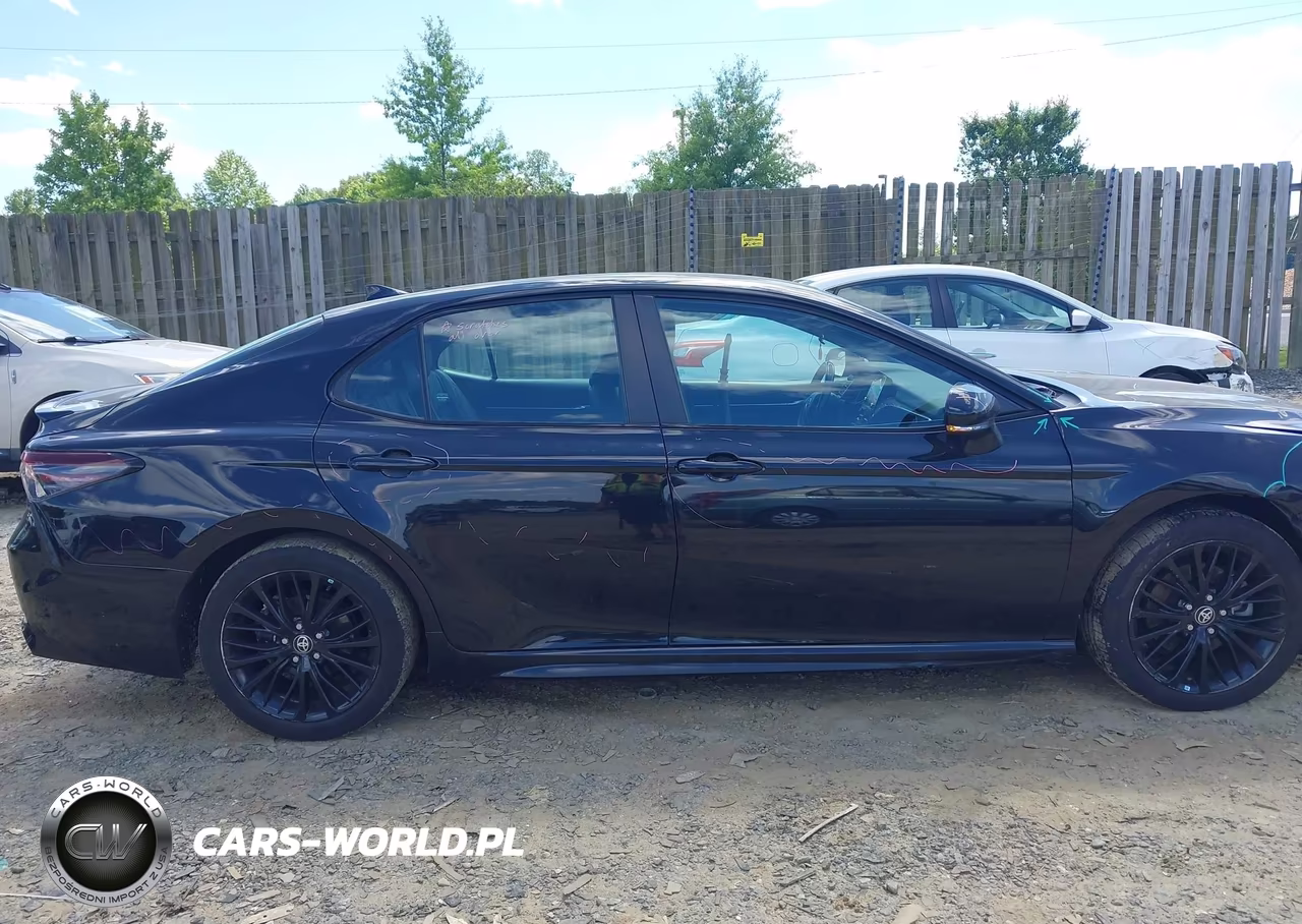 2022 Toyota Camry Nightshade Edition Hybrid VIN:4T1G31AK3NU040662 - 14